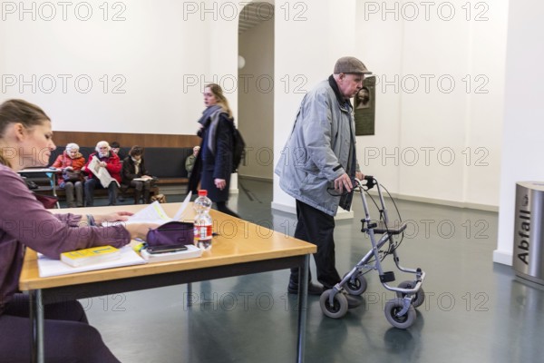 DEU Germany Germany Berlin Impressions from Humboldt University Unter den Linden. Elderly audience