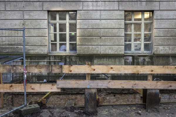 DEU Germany Germany Berlin Impressions from Humboldt University Unter den Linden. Building site in