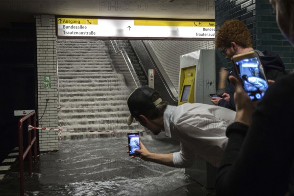 DEU Germany Germany Berlin Scene of the storm in Berlin. Souvenir photo in the flooded