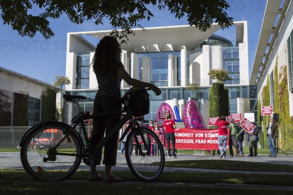 DEU Germany Germany Berlin Protests in front of the Federal Chancellery in front of and during the