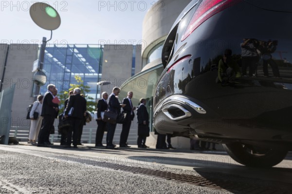 DEU Germany Germany Berlin Employees of the automotive industry on their way to the diesel summit