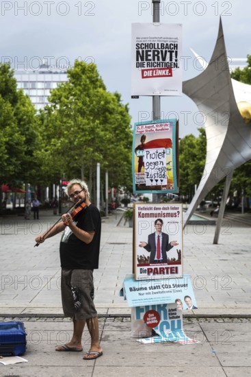 DEU Germany Germany Dresden Impressions of election day in the Saxon state capital.Geiger in the