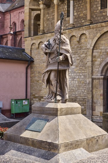 Saint Boniface statue, sandstone statue, St. Martin Cathedral, sunny, Markt Square, Mainz, state