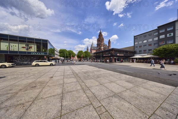 Perfumery Douglas, St. Martin Cathedral, Mainzer Cathedral, Roman Catholic Diocese Mainz,