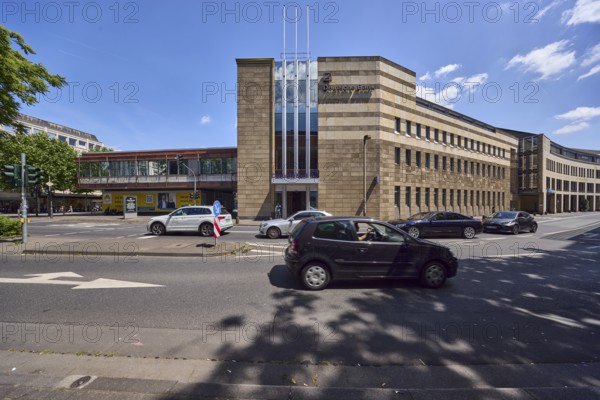Deutsche Bank, commercial building, general architecture, building, alleyway, road markings