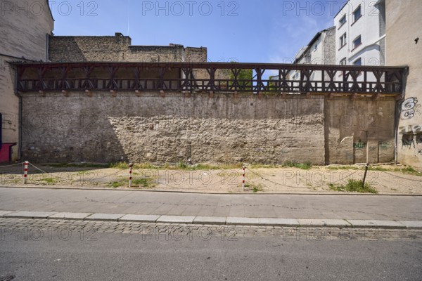 City fortification, historic city wall, general architecture, houses, parking lot, barrier bollard,