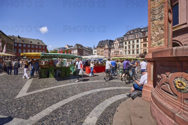 Weekly market, market stalls, general architecture, historic buildings, sidewalk made of marble