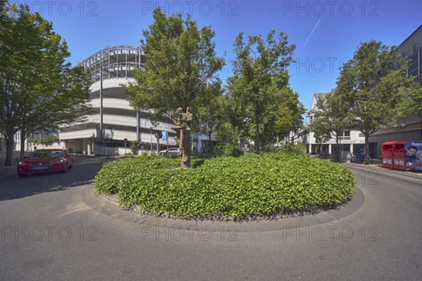Till Eulenspiegel statue, sculptor Eberhard Linke, Kronberger Hof parking garage, general