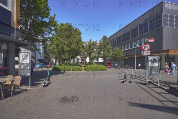 Pedestrian zone, traffic sign at the end of the pedestrian zone, turning loop, general