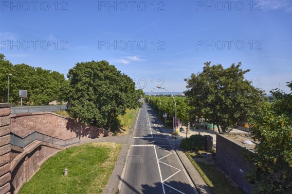 Access ramp to the bridge, lantern, lanes, bus lane, bus lane marking BUS, zigzag line, solid line,