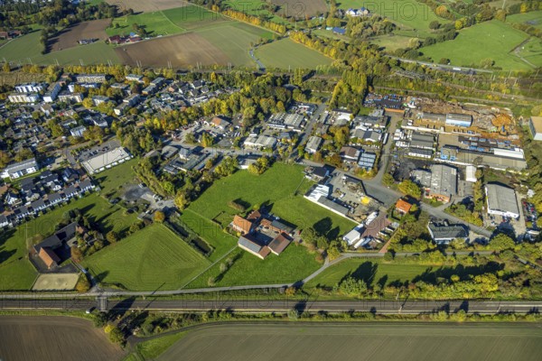 Aerial view, courtyard in a meadow, Gerhard Schnübbe farm, Baumhofstraße, Pelcum district, Hamm,