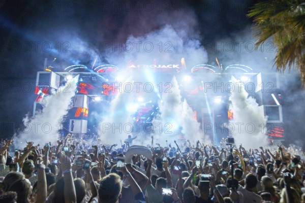 EDITORIAL and NEWS ONLY, CO2 machine cannon at edm performance, stage view of rare moment of joint