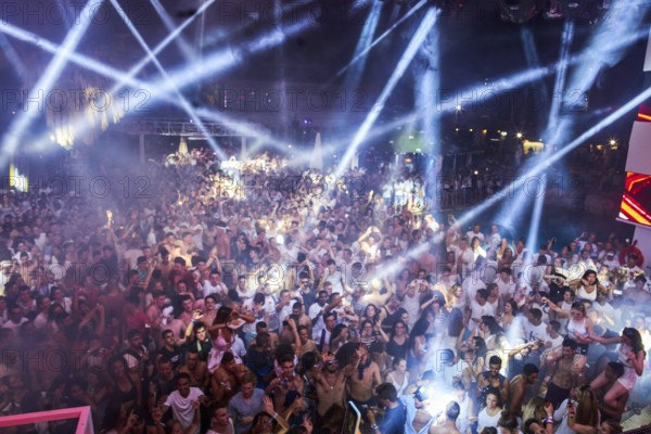 EDITORIAL and NEWS ONLY, crowd cheering towards rare moment of joint DJ back to back performance of