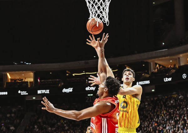 Basketball BBL Bundesliga, Alba Berlin, FC Bayern Munich Basketball from left Wenyen Gabriel (FC