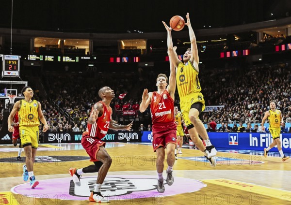 Basketball BBL Bundesliga, Alba Berlin - FC Bayern Munich Basketball from left Jack Kayil (Alba