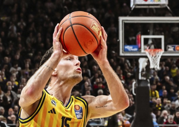 Basketball BBL Bundesliga, Alba Berlin - FC Bayern Munich Basketball from left Martin Hermannsson
