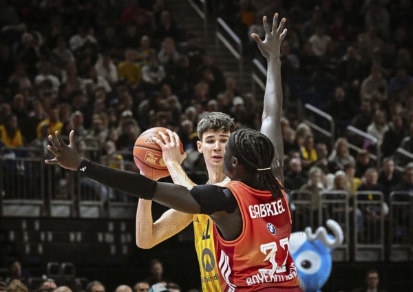 Basketball BBL Bundesliga, Alba Berlin - FC Bayern Munich Basketball from left Nevio Bennefeld