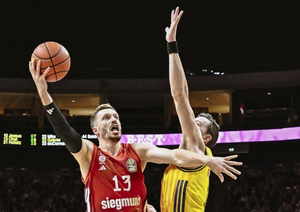 BBL Bundesliga basketball, Alba Berlin, FC Bayern Munich basketball from left Andreas Obst (FC