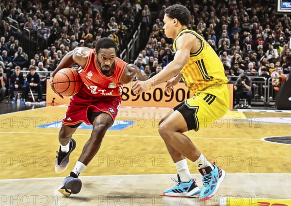 Basketball BBL Bundesliga, Alba Berlin - FC Bayern Munich Basketball from left Kamar Baldwin (FC