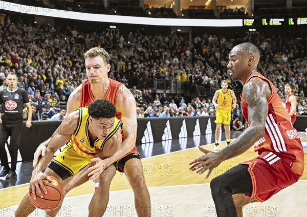 Basketball BBL Bundesliga, Alba Berlin, FC Bayern Munich Basketball from left Justus Hollatz (FC