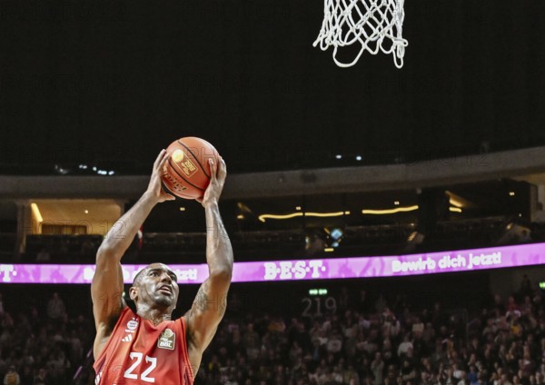 Basketball BBL Bundesliga, Alba Berlin, FC Bayern Munich Basketball v.l. Isiaha Mike (FC Bayern