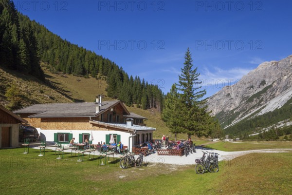 Alpine inn Pinnisalm in autumn, Pinnistal, Neustift im Stubai Valley, Stubai Valley, Tyrol, Austria