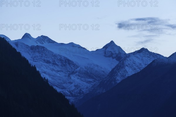 Stubai Glacier with Mount Zuckerhütl at dusk, Neustift im Stubai Valley, Stubai Valley, Stubai,