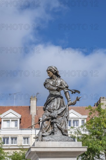 The bronze statue of Jeanne Hachette on the square of the same name in Beauvais commemorates the