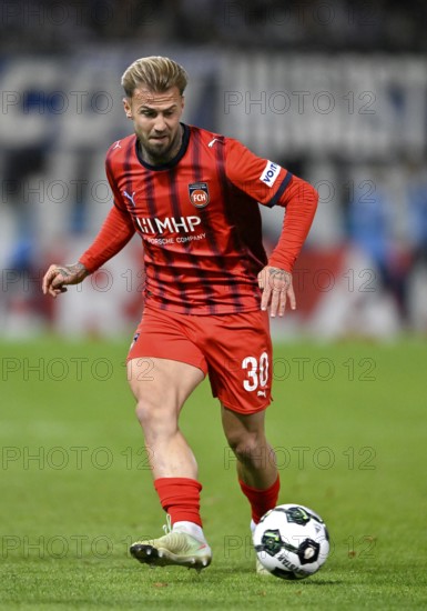 Niklas Dorsch 1. FC Heidenheim 1846 FCH (30) Action on the ball DFB-Pokal, Voith-Arena, Heidenheim,