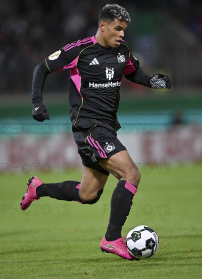 Goalkeeper Daniel Peretz Hamburger SV HSV (26) gesture gesture DFB-Pokal, Voith Arena, Heidenheim,