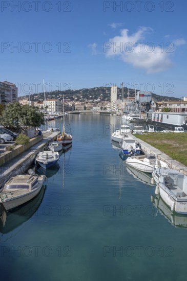 View from Pont des Dockers across the Canal de la Peyrade with moored boats along the quays towards