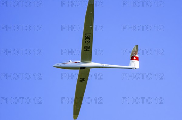 A DG Flugzeugbau glider DG-1000, registration HB-3361, during a demonstration as part of an air