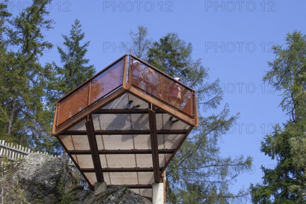 Viewing platform at the suspension bridge on the Sunnenseit'n-Weg hiking trail, in autumn, Neustift