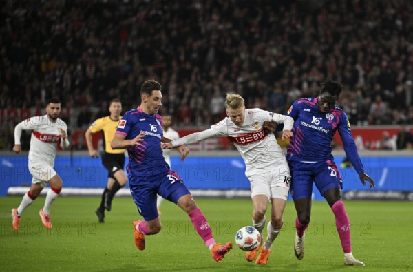Duel, action duel, action Chris Führich VfB Stuttgart (10) against Danny da Costa 1. FSV Mainz 05