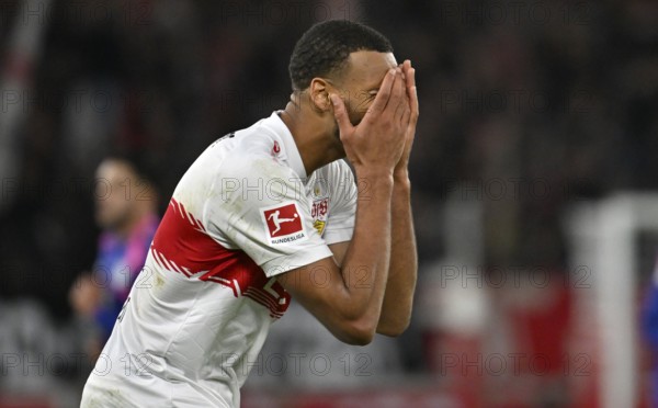 Josha Vagnoman VfB Stuttgart (04) Disappointment disappointed after missed goal opportunity gesture