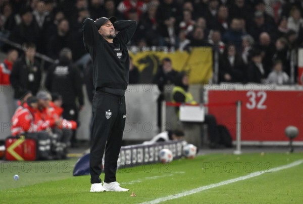 Coach coach Sebastian Hoeness VfB Stuttgart on the sidelines Disappointment disappointed after