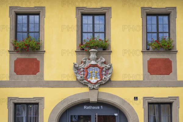 Facade with city coat of arms, town hall, market square, Deutsche Korbstadt, Lichtenfels, Upper