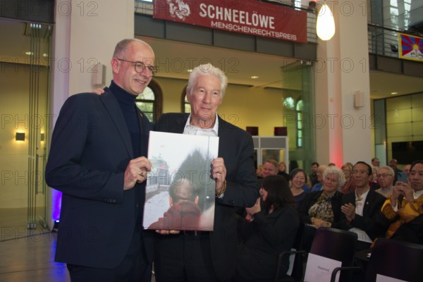 Richard Gere (International Chairman of the International Campaign for Tibet) receives a personal