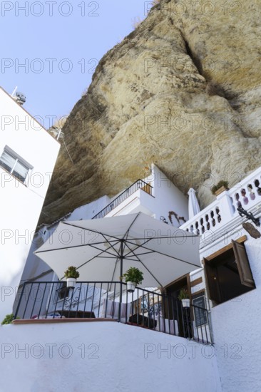 Setenil de las bodegas, cadiz, spain SWhitewashed houses of setenil de las bodegas, spain, built