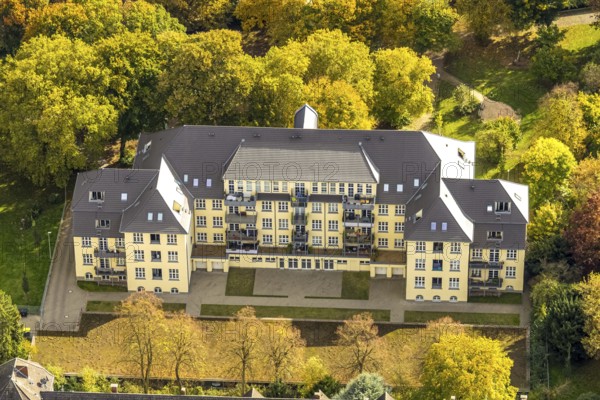 Aerial view, Bärendelle housing development with autumn trees, former school building, Frohnhausen,