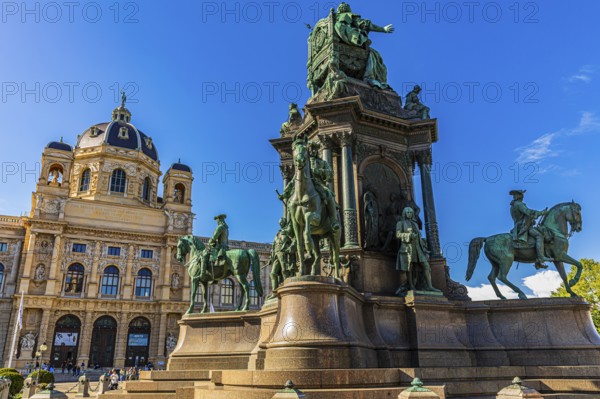 Maria Theresia Memorial on Maria-Theresien-Platz, in the back the Natural History Museum, Vienna,