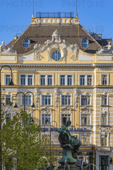 Bronze statue on the Donnerbrunnen at Neuer Markt, the historic façade of the Herrenhuterhaus in