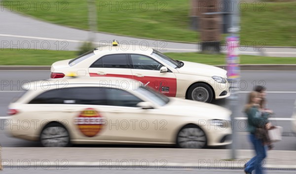 Taxis, Düsseldorf-Bilk railway station, taxi stand, North Rhine-Westphalia
