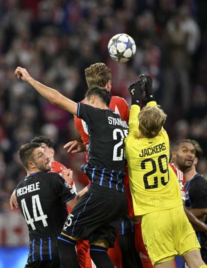 Penalty area scene, goal room scene header duel duel action goalkeeper Nordin Jackers Club Brugge