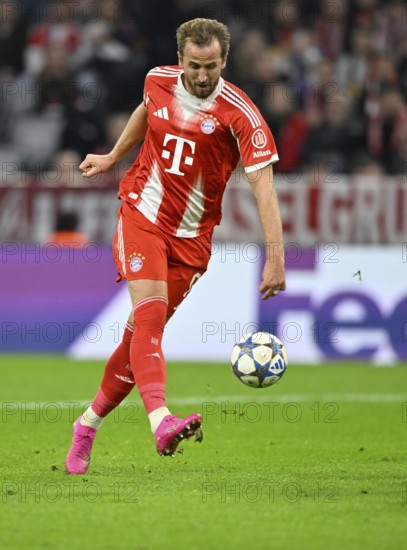 Harry Kane FC Bayern Munich FCB (09) Action on the ball Champions League, Allianz Arena, Munich,