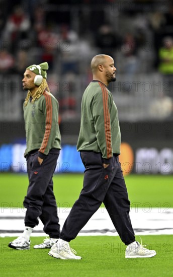 Coach coach Vincent Kompany FC Bayern Munich FCB Sacha Boey FC Bayern Munich FCB (23) run past each