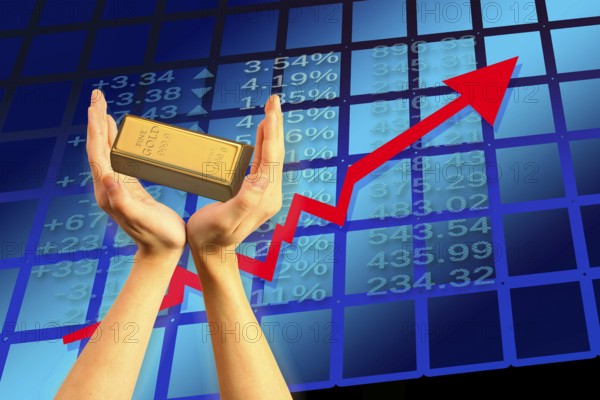 Symbolic photo, hands lifting gold bars, stable value, risks, crash or upswing, financial economy,