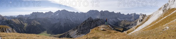 Alpine panorama, hiker on hiking trail, hiking to Gamsjoch, behind Dreizinkenspitze and Laliederer