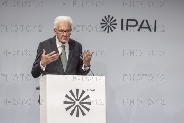 Winfried Kretschmann (Greens), Minister-President of Baden-Württemberg. portrait at the lectern