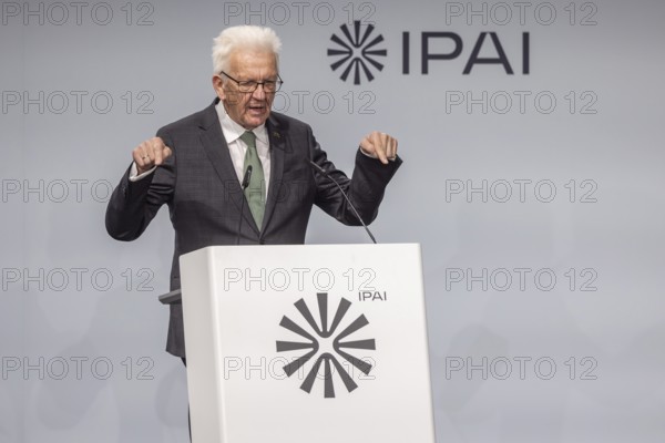 Winfried Kretschmann (Greens), Minister-President of Baden-Württemberg. portrait at the lectern